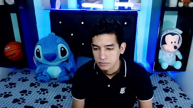 Snapshot of x_oliver_x chatting on September 14, 2025, 4:44 am x oliver x online show from September 14, 2025, 4:44 am