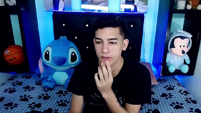 Snapshot of x_oliver_x chatting on September 21, 2025, 4:25 am x oliver x online show from September 21, 2025, 4:25 am