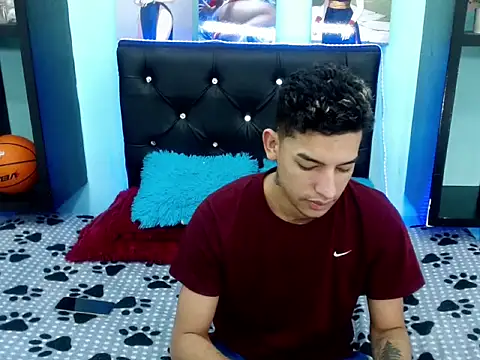 Snapshot of x_oliver_x chatting on September 25, 2025, 3:32 am x oliver x online show from September 25, 2025, 3:32 am