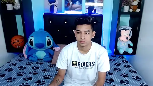 Snapshot of x_oliver_x chatting on September 29, 2025, 5:45 am x oliver x online show from September 29, 2025, 5:45 am