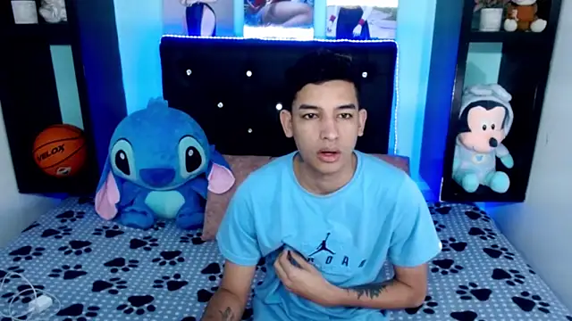 Snapshot of x_oliver_x chatting on October 1, 2025, 4:18 am x oliver x online show from October 1, 2025, 4:18 am