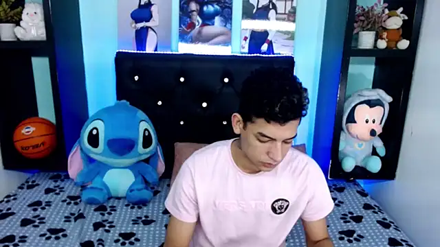 Snapshot of x_oliver_x chatting on October 24, 2025, 4:53 am x oliver x online show from October 24, 2025, 4:53 am