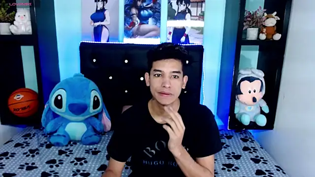 Snapshot of x_oliver_x chatting on October 29, 2025, 4:15 am x oliver x online show from October 29, 2025, 4:15 am