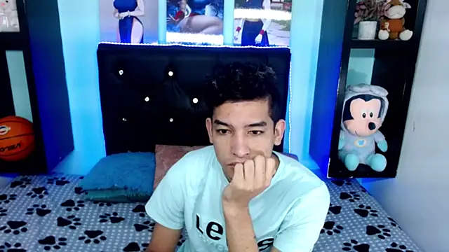 Snapshot of x_oliver_x chatting on November 1, 2025, 3:52 am x oliver x online show from November 1, 2025, 3:52 am