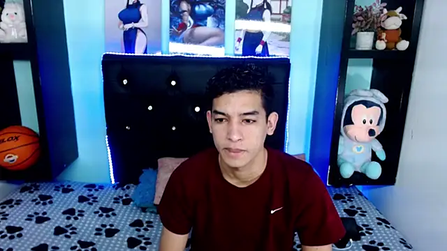 Snapshot of x_oliver_x chatting on November 3, 2025, 4:36 am x oliver x online show from November 3, 2025, 4:36 am