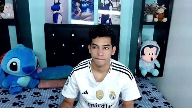 Snapshot of x_oliver_x chatting on November 6, 2025, 3:07 am x oliver x online show from November 6, 2025, 3:07 am