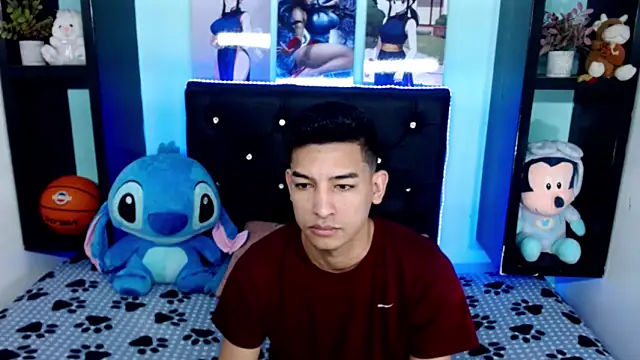 Snapshot of x_oliver_x chatting on November 14, 2025, 2:38 pm x oliver x online show from November 14, 2025, 2:38 pm