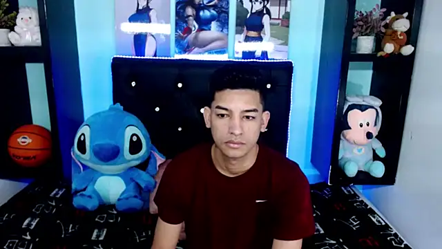 Snapshot of x_oliver_x chatting on November 15, 2025, 3:37 am x oliver x online show from November 15, 2025, 3:37 am