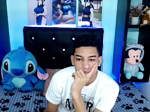 Snapshot of x_oliver_x chatting on November 18, 2025, 4:28 am x oliver x online show from November 18, 2025, 4:28 am