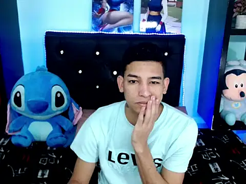 Snapshot of x_oliver_x chatting on November 20, 2025, 3:50 am x oliver x online show from November 20, 2025, 3:50 am