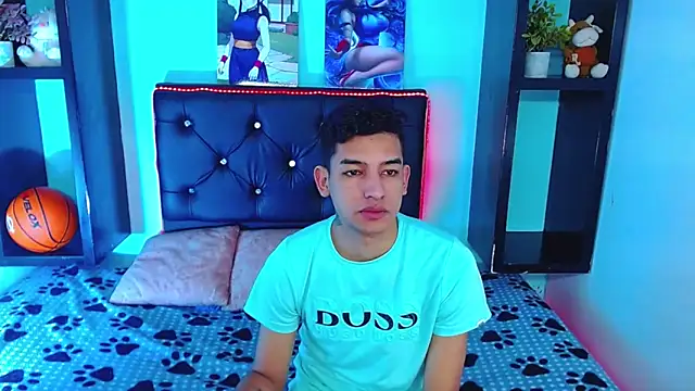 Snapshot of x_oliver_x chatting on November 28, 2025, 3:53 am x oliver x online show from November 28, 2025, 3:53 am