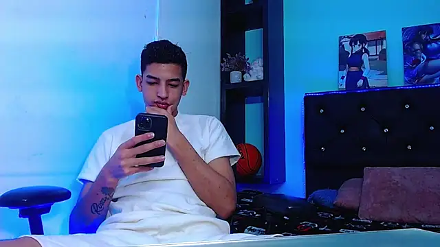 Snapshot of x_oliver_x chatting on November 29, 2025, 3:42 am x oliver x online show from November 29, 2025, 3:42 am