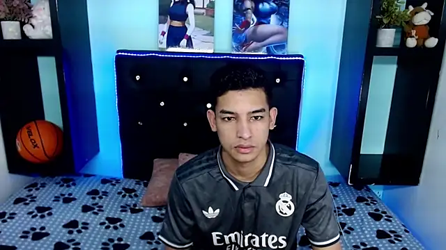 Snapshot of x_oliver_x chatting on November 30, 2025, 2:59 am x oliver x online show from November 30, 2025, 2:59 am