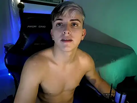 Snapshot of Justin_trevor1 chatting on April 29, 2026, 4:05 am Justin trevor1 online show from April 29, 2026, 4:05 am