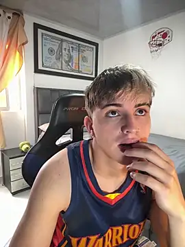Justin trevor1 online show from June 13, 2026, 3:54 pm