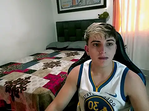 Justin trevor1 online show from June 19, 2026, 10:35 pm