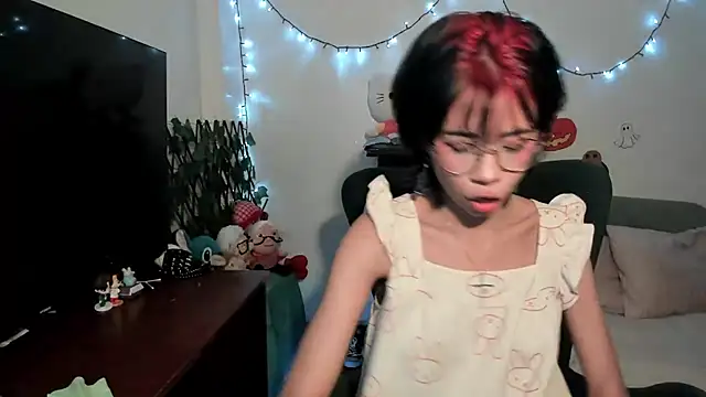 Snapshot of dolliette24 chatting on November 2, 2025, 8:00 pm dolliette24 online show from November 2, 2025, 8:00 pm