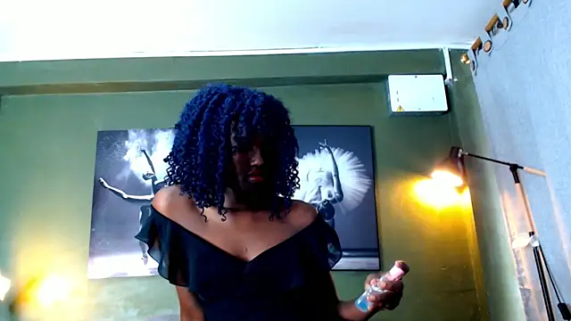 Snapshot of Evaa_18 chatting on September 19, 2025, 5:35 pm Evaa 18 online show from September 19, 2025, 5:35 pm