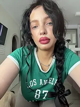 Snapshot of Hannah_xBaby chatting on November 2, 2025, 10:06 am Hannah xBaby online show from November 2, 2025, 10:06 am