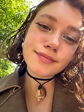 lucy-joy online show from September 17, 2025, 9:22 am