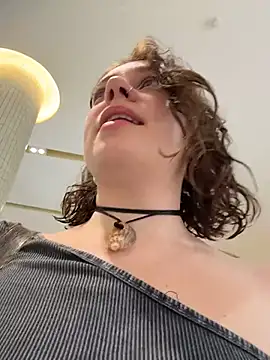 lucy-joy online show from September 20, 2025, 9:32 am