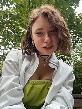 lucy-joy online show from September 21, 2025, 12:18 pm