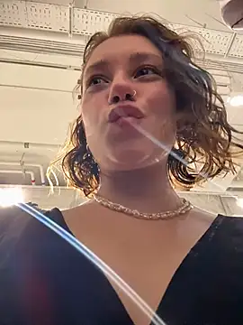 lucy-joy online show from October 5, 2025, 11:41 am