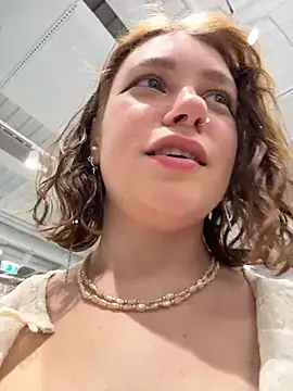 lucy-joy online show from November 25, 2025, 3:23 pm