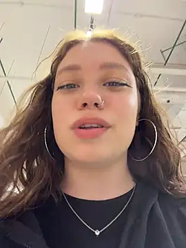 Snapshot of lucy-joy chatting on July 6, 2026, 10:12 am lucy-joy online show from July 6, 2026, 10:12 am