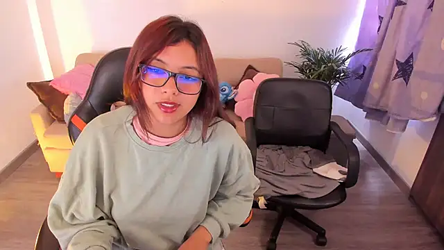 Snapshot of Verolake chatting on November 22, 2025, 3:11 pm Verolake online show from November 22, 2025, 3:11 pm