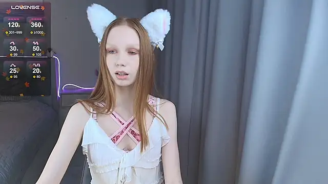 FoxyMira online show from November 7, 2025, 1:11 pm