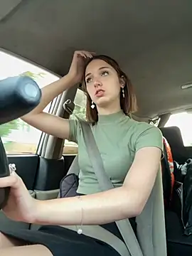 Snapshot of DollyTall chatting on September 9, 2025, 12:37 pm DollyTall online show from September 9, 2025, 12:37 pm