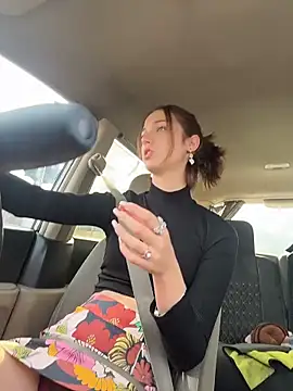 Snapshot of DollyTall chatting on September 18, 2025, 9:55 am DollyTall online show from September 18, 2025, 9:55 am