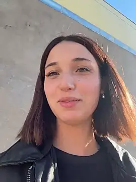 Snapshot of DollyTall chatting on October 8, 2025, 9:18 am DollyTall online show from October 8, 2025, 9:18 am