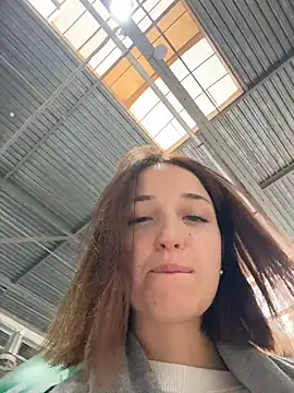 Snapshot of DollyTall chatting on October 12, 2025, 8:24 am DollyTall online show from October 12, 2025, 8:24 am