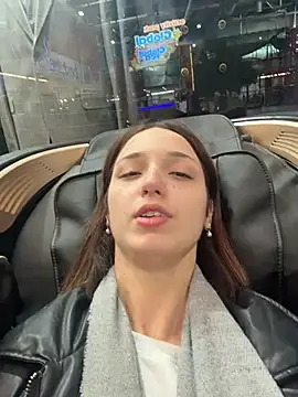 Snapshot of DollyTall chatting on October 16, 2025, 8:48 am DollyTall online show from October 16, 2025, 8:48 am