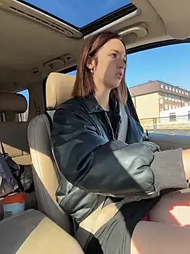 Snapshot of DollyTall chatting on October 20, 2025, 8:15 am DollyTall online show from October 20, 2025, 8:15 am