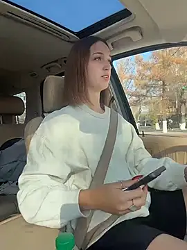 Snapshot of DollyTall chatting on October 31, 2025, 7:31 am DollyTall online show from October 31, 2025, 7:31 am