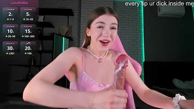 lunamuna1 online show from April 24, 2026, 10:18 am