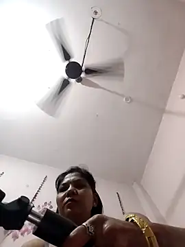 Yourhotsweetgirl online show from March 12, 2026, 12:50 am