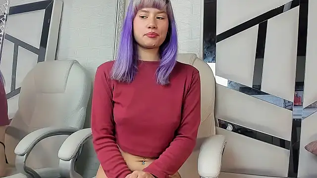 barbieambar online show from November 13, 2025, 1:21 pm