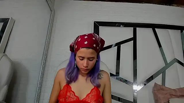 barbieambar online show from November 19, 2025, 1:44 pm