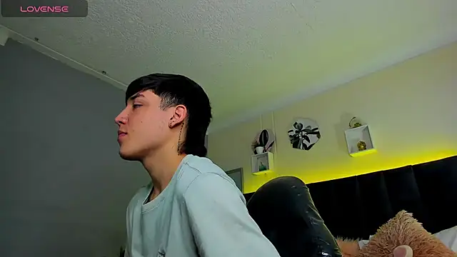 Snapshot of Ares_di_martin chatting on September 23, 2025, 2:42 pm Ares di martin online show from September 23, 2025, 2:42 pm