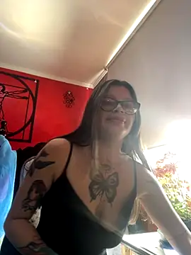 KoraSweett online show from December 4, 2025, 7:11 pm