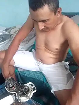 miroqui143 online show from December 14, 2025, 4:34 pm