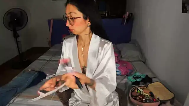 Snapshot of Anais_lux chatting on May 16, 2026, 12:07 am Anais lux online show from May 16, 2026, 12:07 am