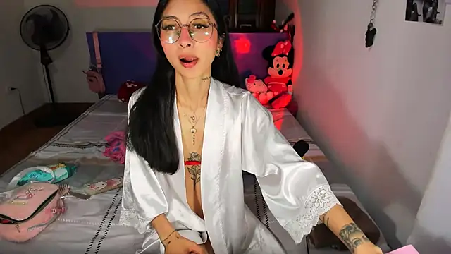Snapshot of Anais_lux chatting on June 11, 2026, 11:47 pm Anais lux online show from June 11, 2026, 11:47 pm