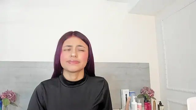 sunnyWhitee online show from April 27, 2026, 7:23 pm