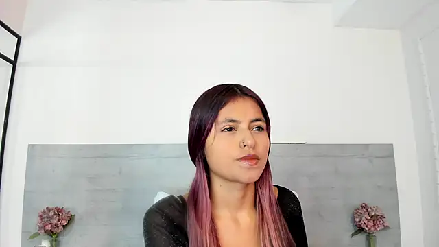 Snapshot of sunnyWhitee chatting on June 4, 2026, 7:20 pm sunnyWhitee online show from June 4, 2026, 7:20 pm