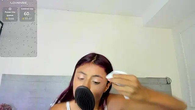 sunnyWhitee online show from June 22, 2026, 7:22 pm